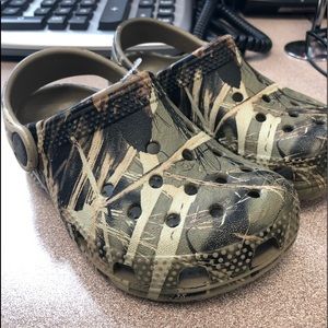 Camo toddler crocs 8c